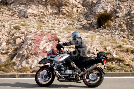 _3218946
