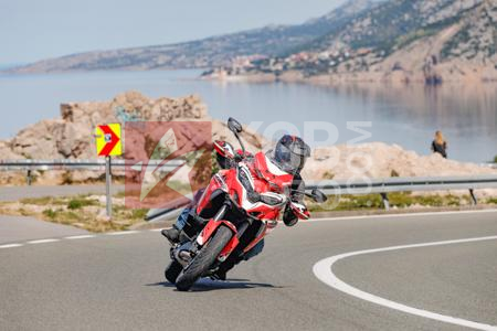 _6139703-qVh15y