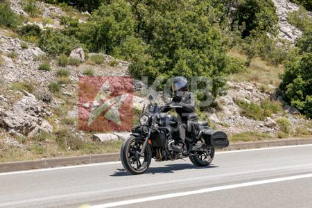 _6131043-LfQ8zD