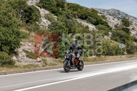 _6131877-LL7Jm5