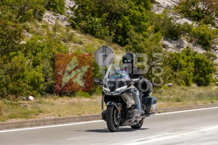 _6144828-YcrFzR