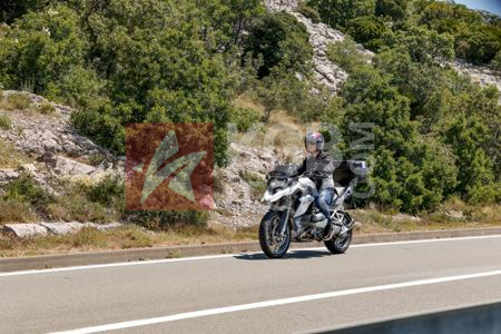 _6207944-U559Zu
