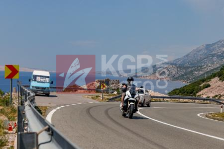 _6211877-Ggo6R4