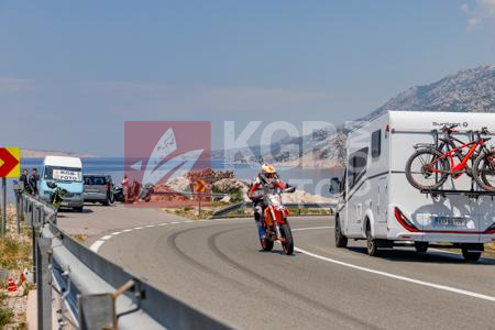 _6211411-44B2nd
