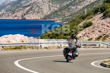 _7048441-BMtK7g