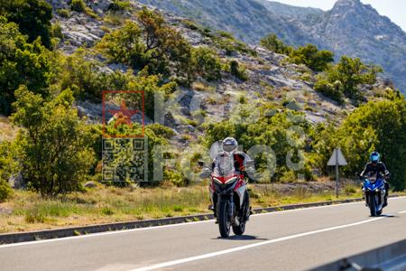_7048442