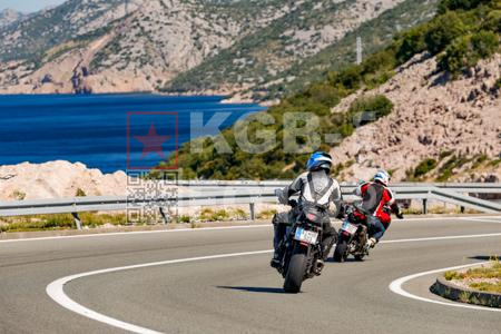 _7048452-uq3IsW