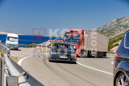 _7040292-vJigEX