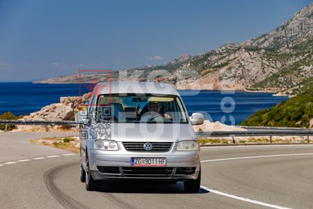 _7040313-pXTt9m