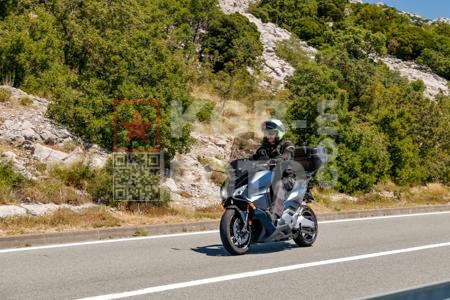 _7040725-EtR1cG