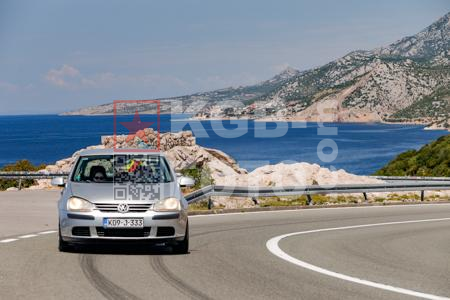 _7052263-4fSAUf