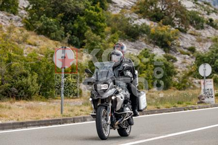 _7124381-N6mdk3