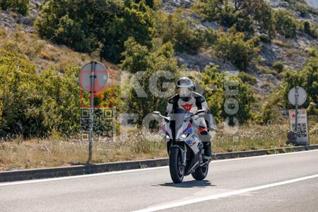 _7193340-Ql3LOx