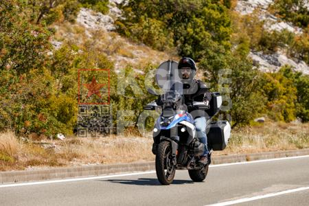 _8095757-a0dB6w