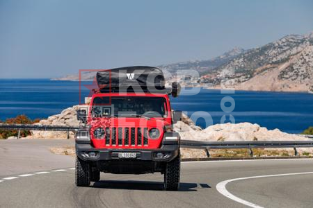 _8158363-Thf35D