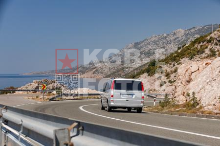 _8161137-m1iCMI