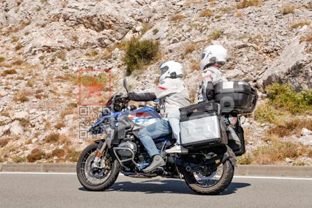 _8225113-2