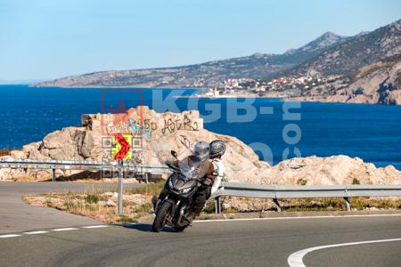 _8235399