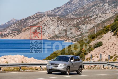 _8236893-I8JzaS