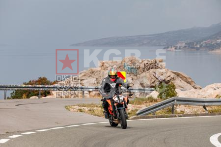 _8299977-mgrapi