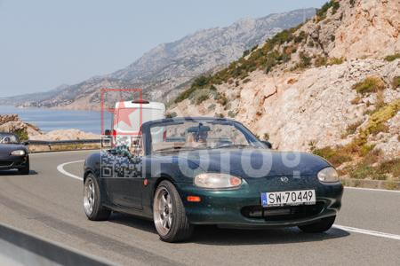 _8304177-2-gKM44w