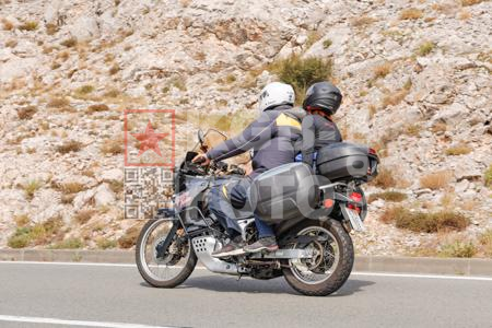 _8304762-2