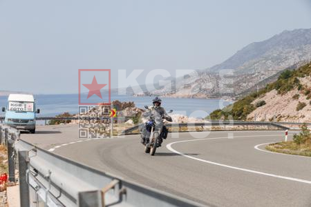 _8305076-2-Ee5KJ9