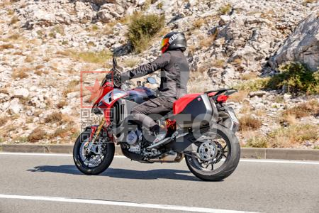 _9056829-2