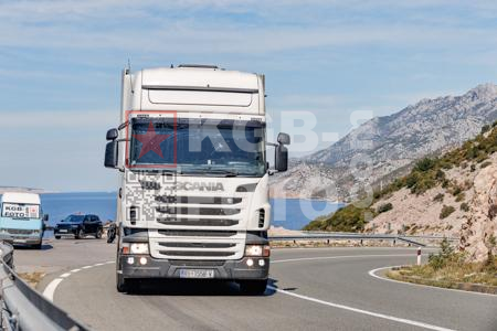 _9057228-2