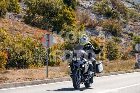 _9060657-wR0kl8