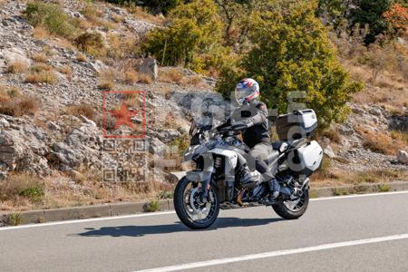 _9060933-Zd4DHF