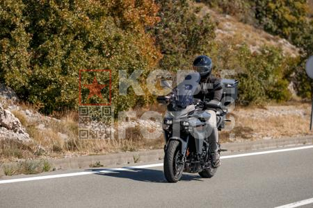 _9063483-StF9Tm