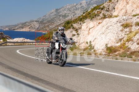 _9063688-hj7vLC