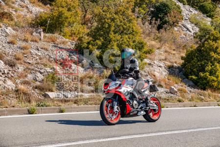 _9135089-xguyr3