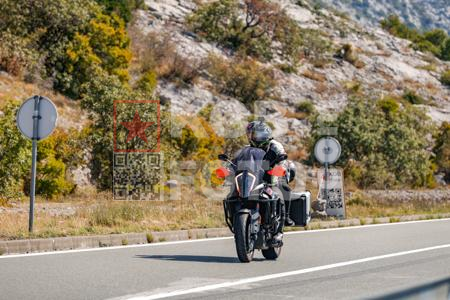 _9135832-SY84eC