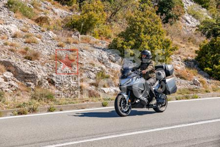 _9135204-qS2gSi