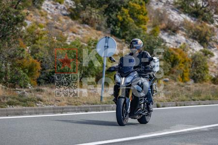 _9135936-uXOYU4