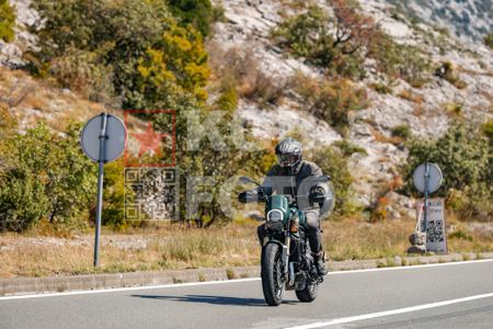 _9136596-FOJnMW