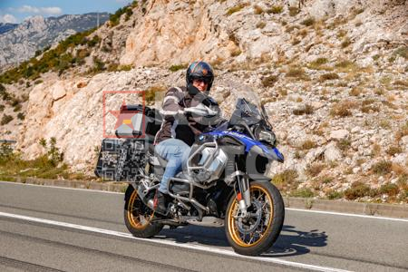_9136831-SQFia7