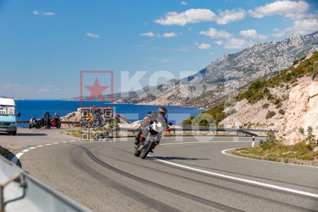 _9136997-kzOR9G