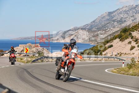 _9198435-2